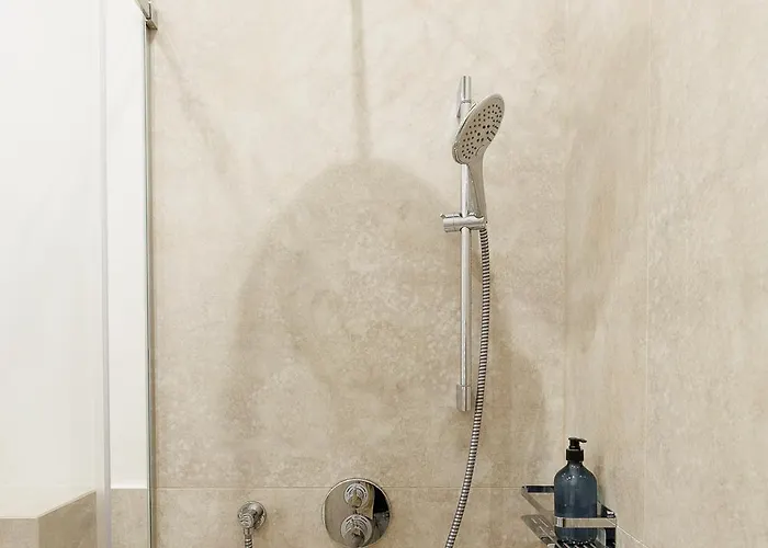 Stylish 1-bedroom 2-bath By Canal Minutes From Historic Centre Appartement *