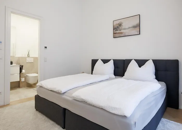Stylish 1-bedroom 2-bath By Canal Minutes From Historic Centre Appartement Wenen