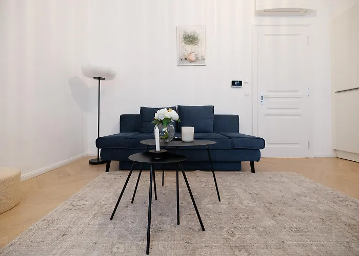 Stylish 1-bedroom 2-bath By Canal Minutes From Historic Centre
