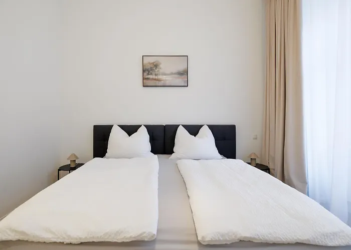 Stylish 1-bedroom 2-bath By Canal Minutes From Historic Centre *