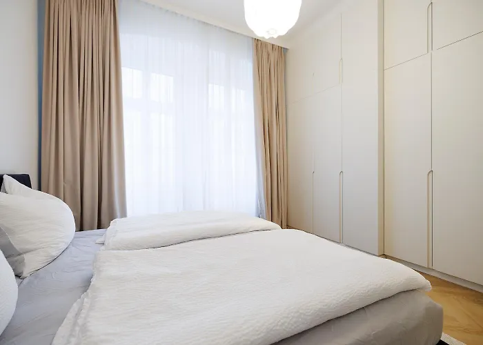 Appartement Stylish 1-bedroom 2-bath By Canal Minutes From Historic Centre Wenen