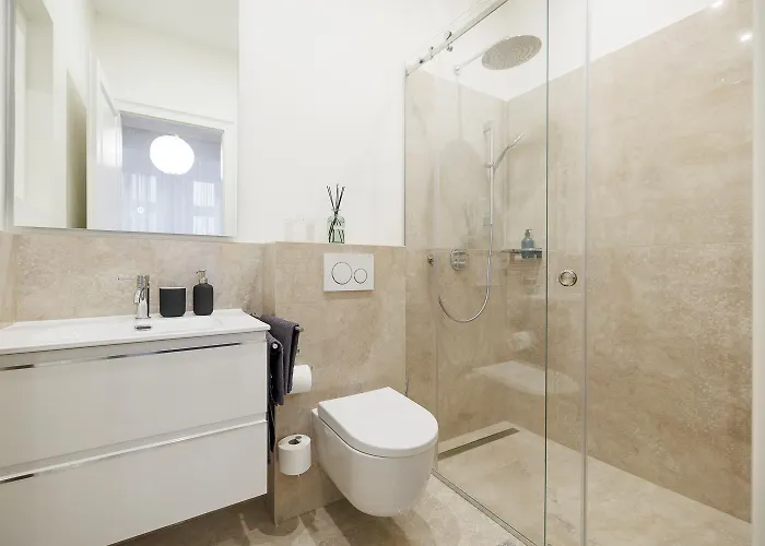 Stylish 1-bedroom 2-bath By Canal Minutes From Historic Centre