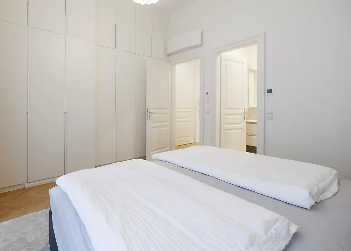 Appartement Stylish 1-bedroom 2-bath By Canal Minutes From Historic Centre