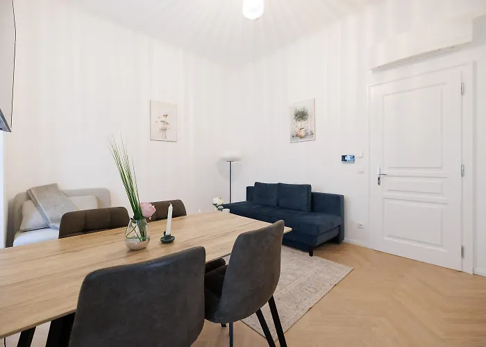 Stylish 1-bedroom 2-bath By Canal Minutes From Historic Centre Appartement *